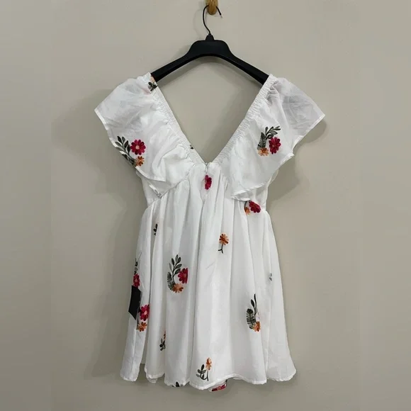 Lulus  White Embroidered Flutter Sleeve Mini Dress NWT Size M Medium - Picture 8 of 8